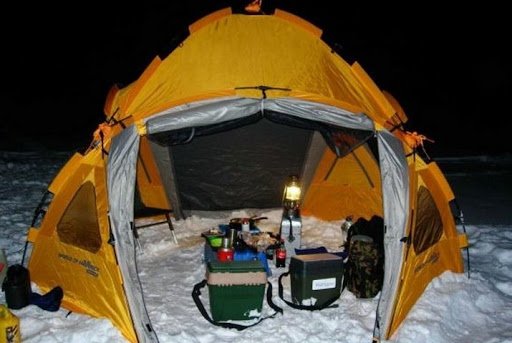 Рыбалка зимой с ночевкой: домашний быт в палатке, ловля плотвы, судака, налима ночью